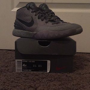 Kyrie 1